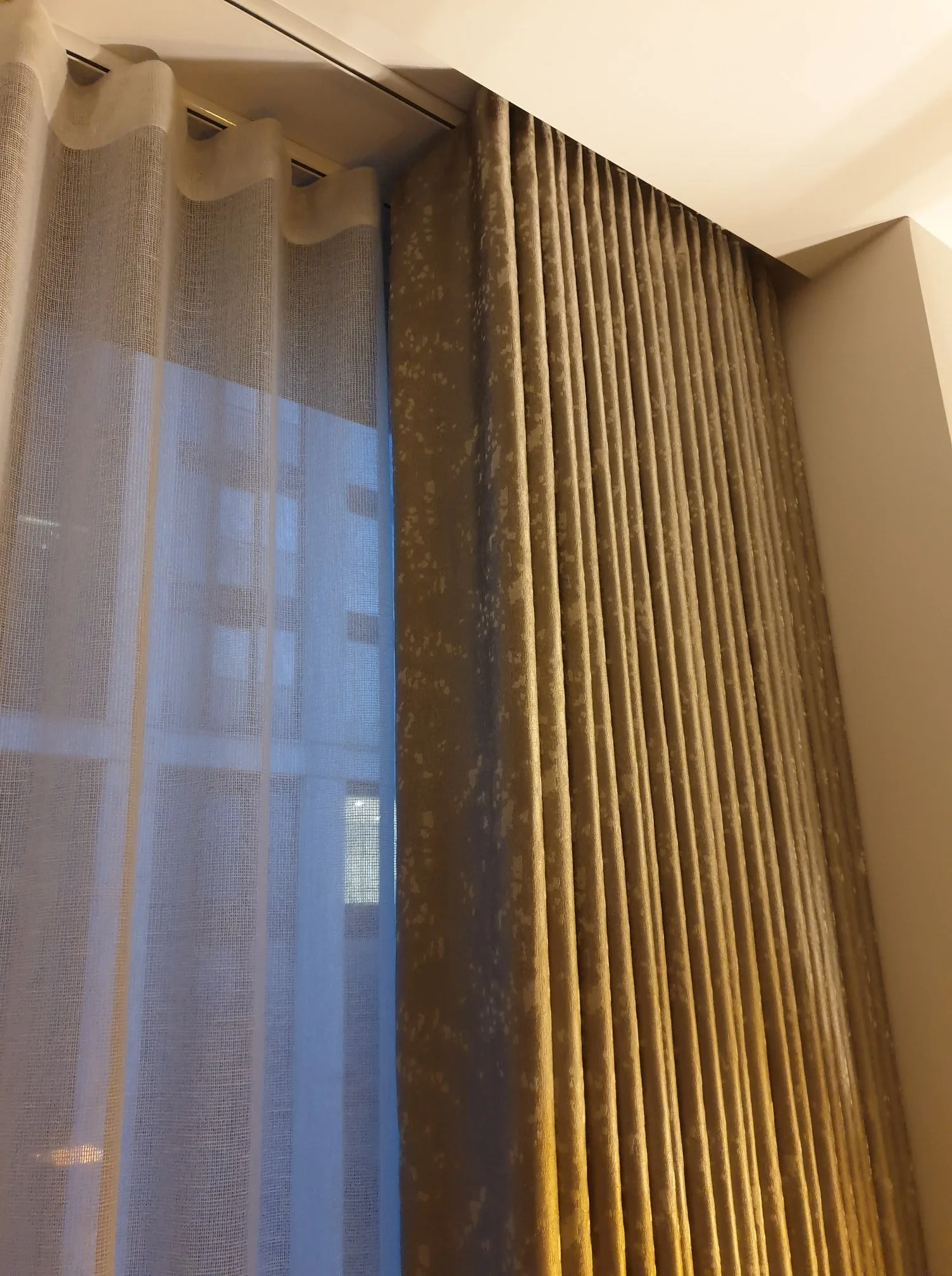 Wave curtains - natural light